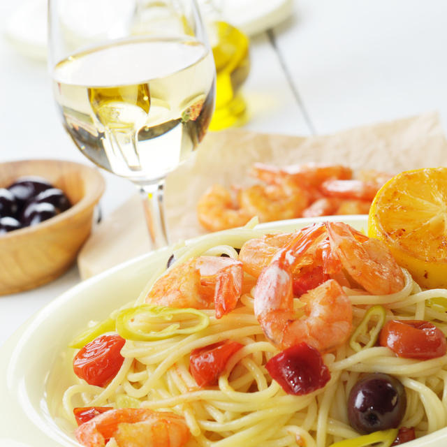 パスタと白ワイン