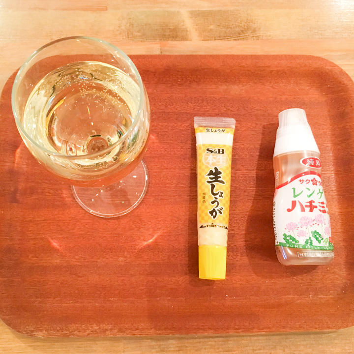 <の材料