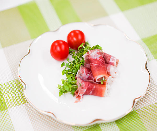 ヘルシーで栄養満点！スプラウトの生ハム巻き